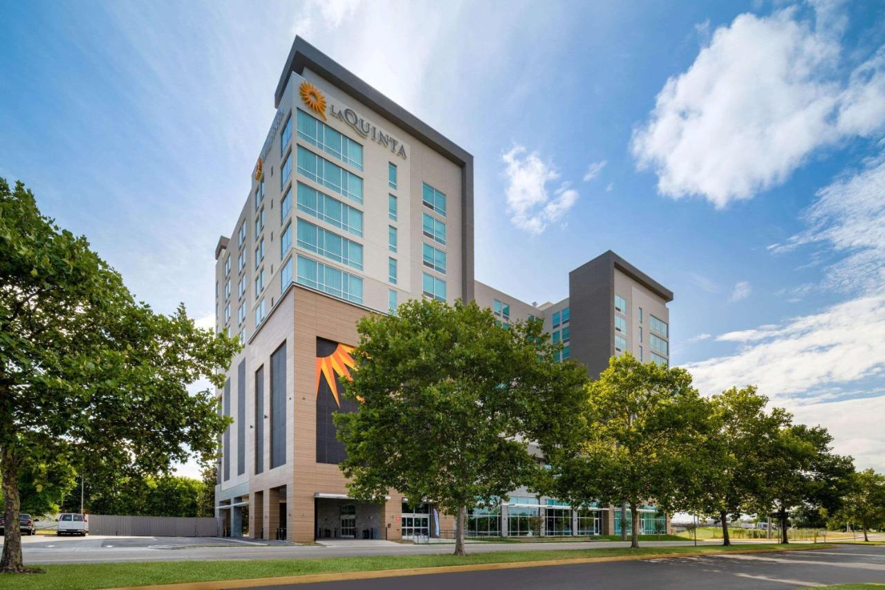 La Quinta Inn & Suites By Wyndham Nashville Downtown Stadium Exterior photo