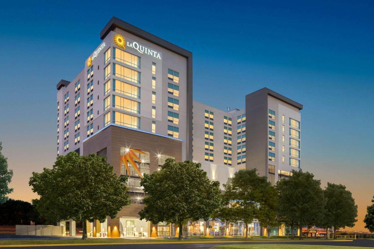 La Quinta Inn & Suites By Wyndham Nashville Downtown Stadium Exterior photo